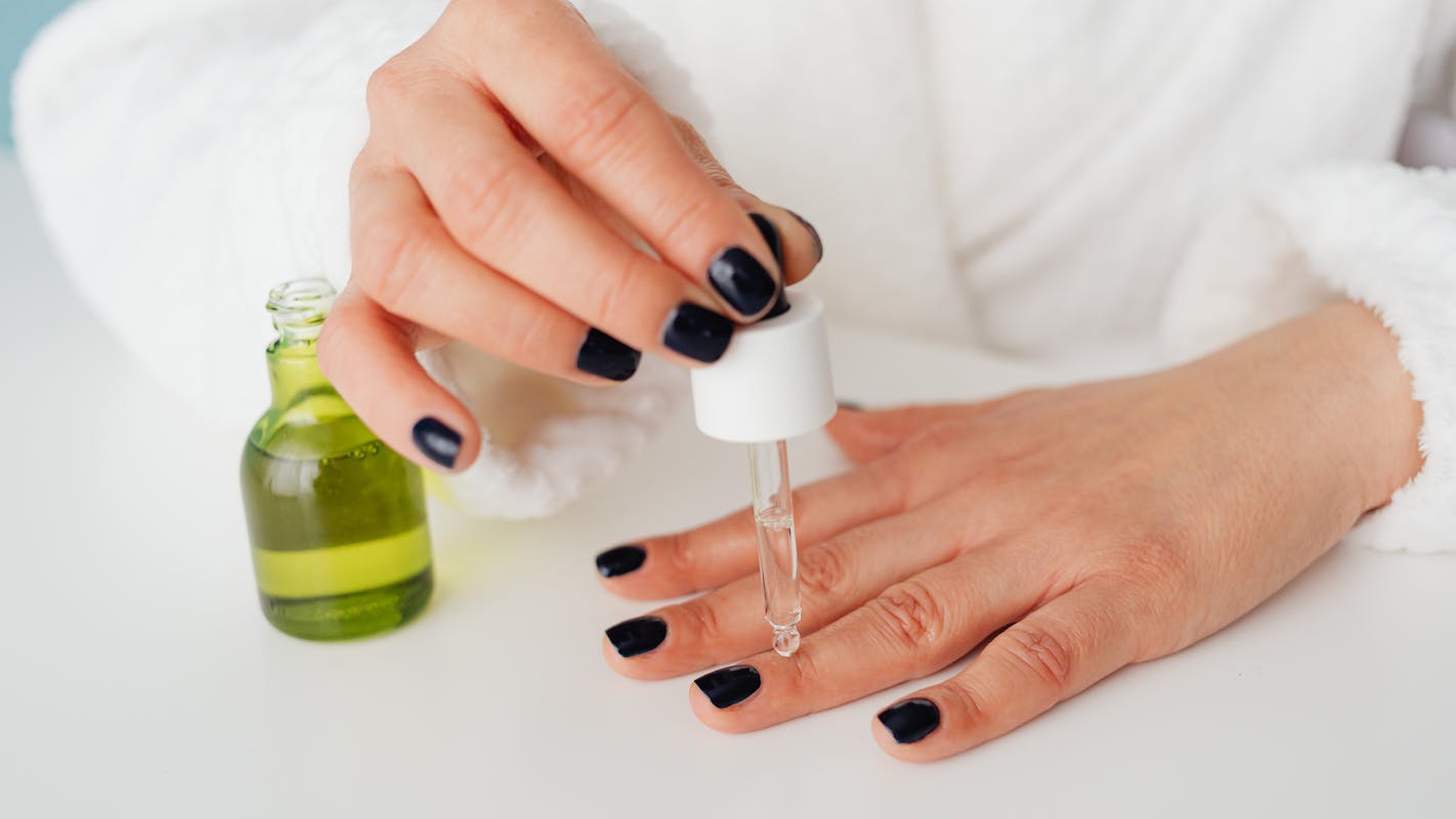 whats the difference between top coat and nail serum